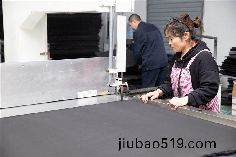 CR減震(zhen)保(bao)溫條(tiao)